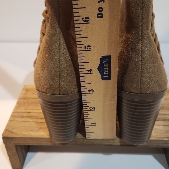Coconuts by Matisse Tan Suede Booties with Laced Up Side Detail Size 8 Heels 3" - Picture 5 of 8
